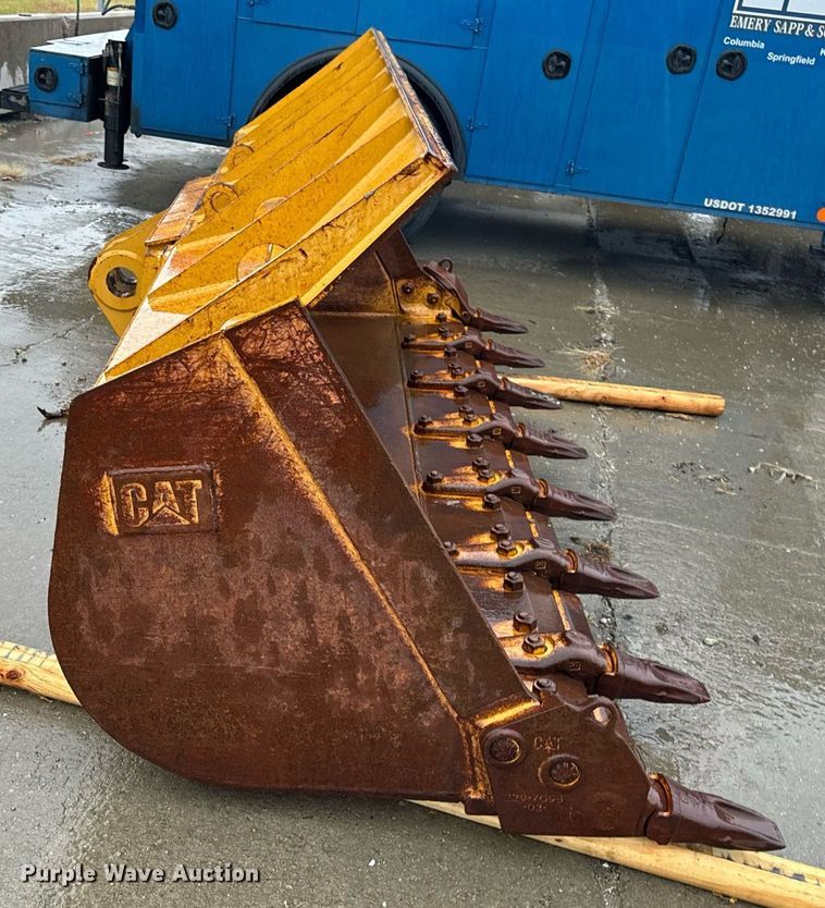 image for item NM9073 Caterpillar  122" W bucket