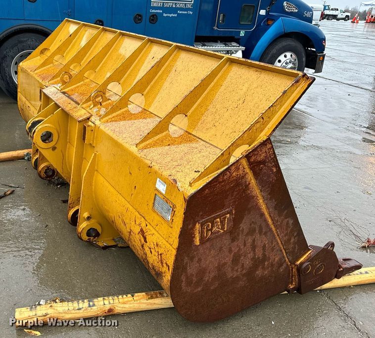 image for item NM9073 Caterpillar  122" W bucket