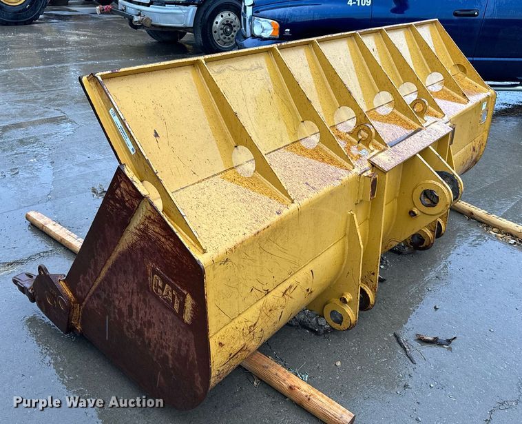 image for item NM9073 Caterpillar  122" W bucket