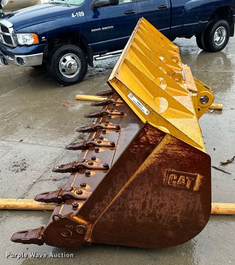 image for item NM9073 Caterpillar  122" W bucket