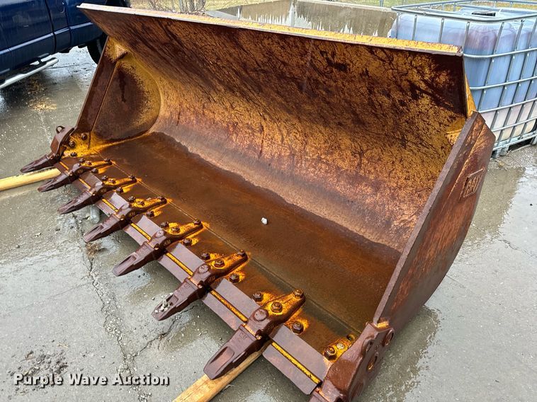 image for item NM9073 Caterpillar  122" W bucket