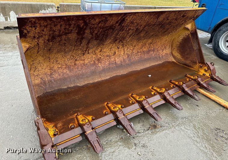 image for item NM9073 Caterpillar  122" W bucket