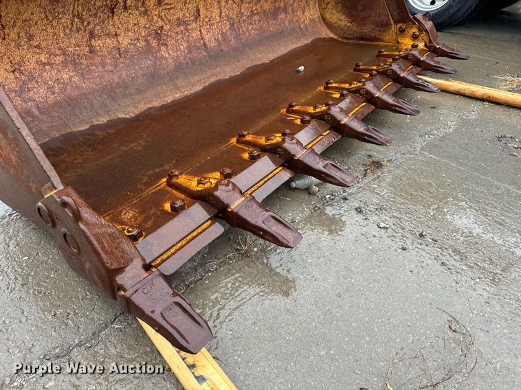 image for item NM9073 Caterpillar  122" W bucket