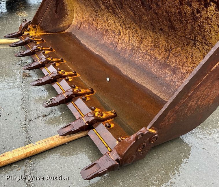 image for item NM9073 Caterpillar  122" W bucket