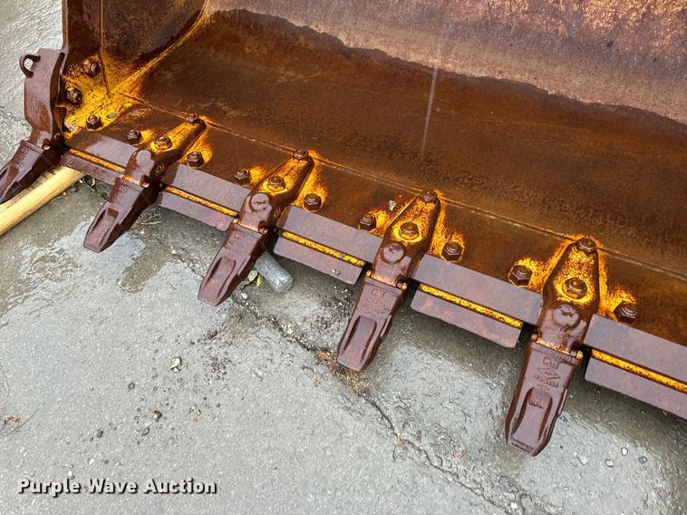 image for item NM9073 Caterpillar  122" W bucket
