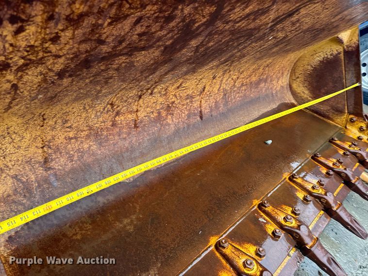 image for item NM9073 Caterpillar  122" W bucket