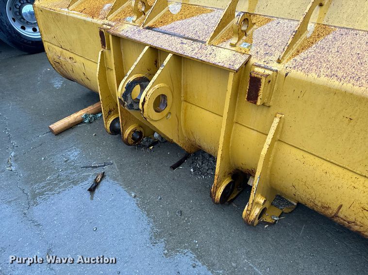 image for item NM9073 Caterpillar  122" W bucket