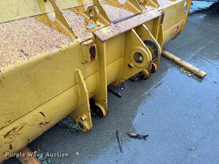 image for item NM9073 Caterpillar  122" W bucket