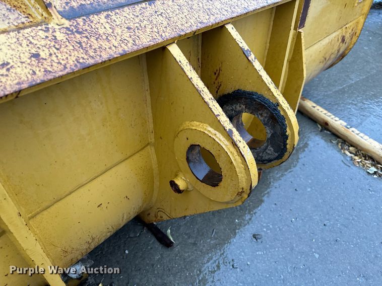 image for item NM9073 Caterpillar  122" W bucket