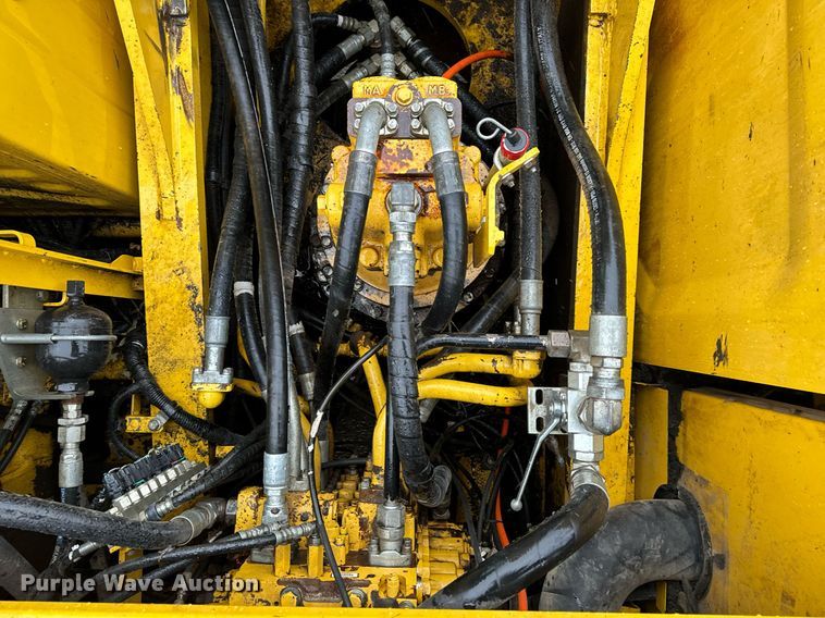 image for item NM9075 2014 Komatsu PC360LC-10  excavator