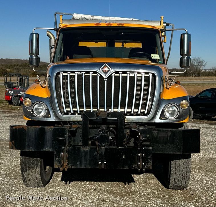 image for item NM9089 2011 International 7400 SFA  dump truck