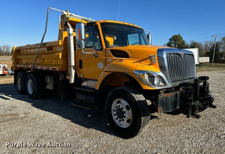 image for item NM9089 2011 International 7400 SFA  dump truck