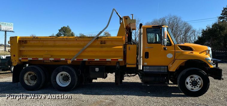 image for item NM9089 2011 International 7400 SFA  dump truck