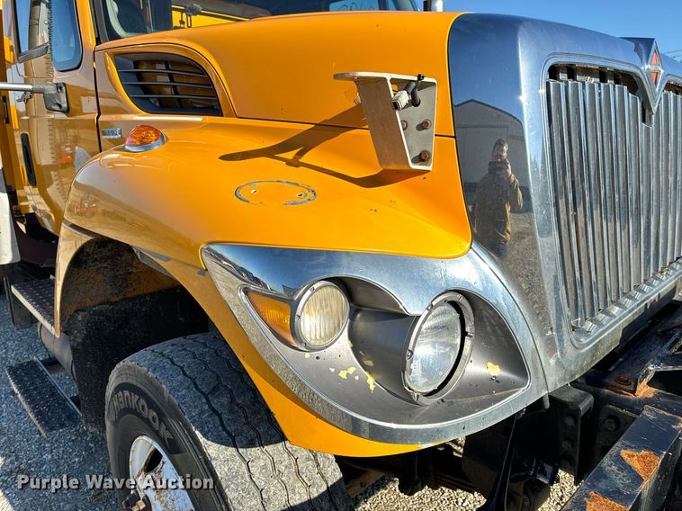 image for item NM9089 2011 International 7400 SFA  dump truck