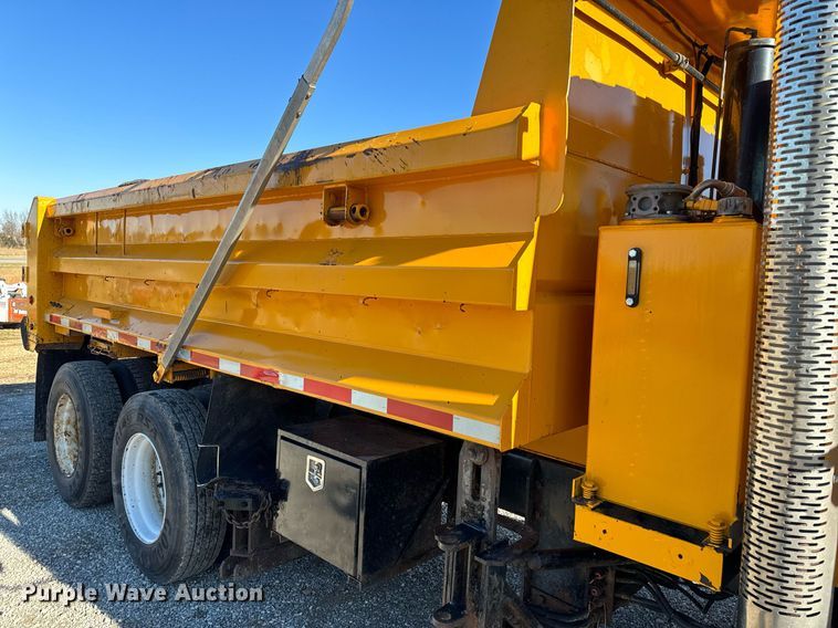 image for item NM9089 2011 International 7400 SFA  dump truck