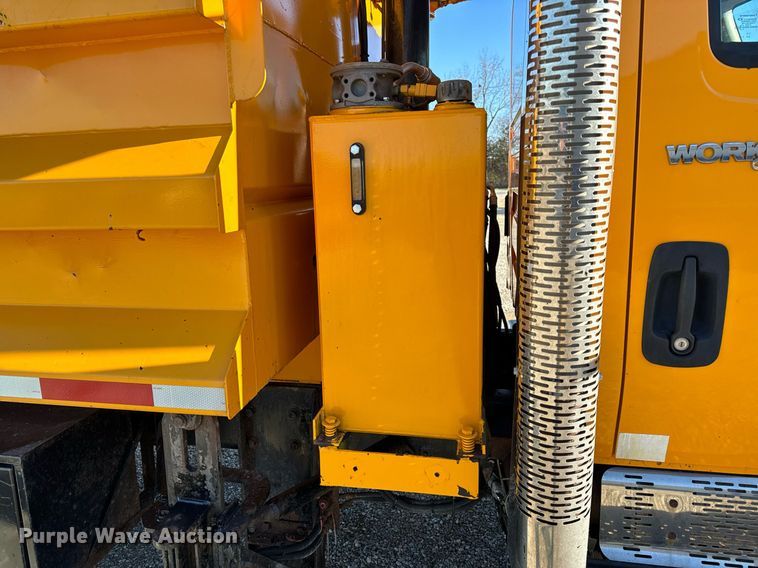 image for item NM9089 2011 International 7400 SFA  dump truck