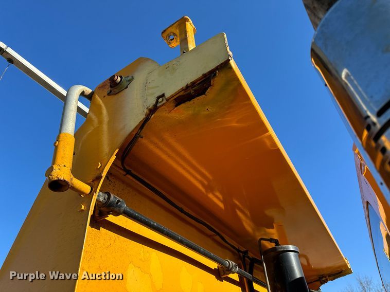 image for item NM9089 2011 International 7400 SFA  dump truck