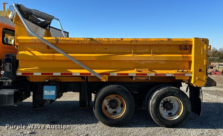 image for item NM9089 2011 International 7400 SFA  dump truck