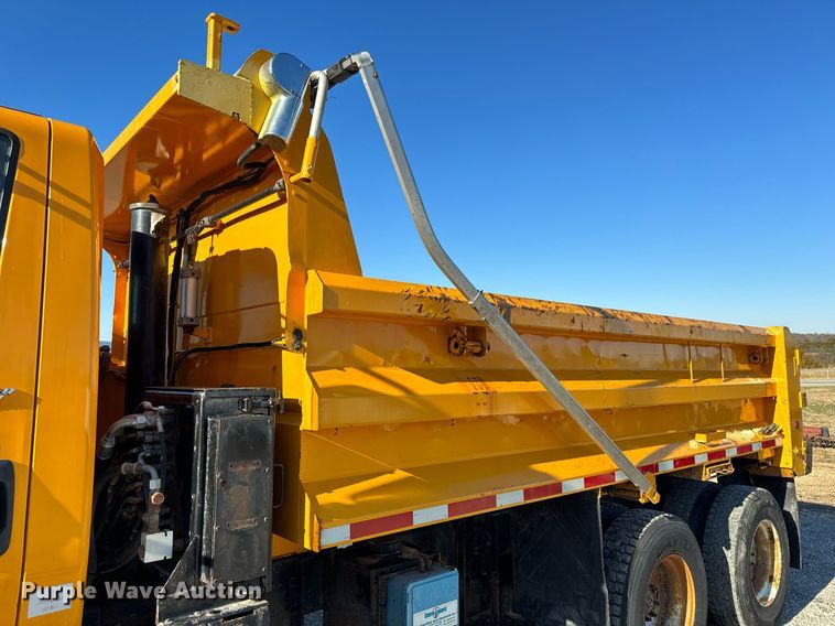 image for item NM9089 2011 International 7400 SFA  dump truck