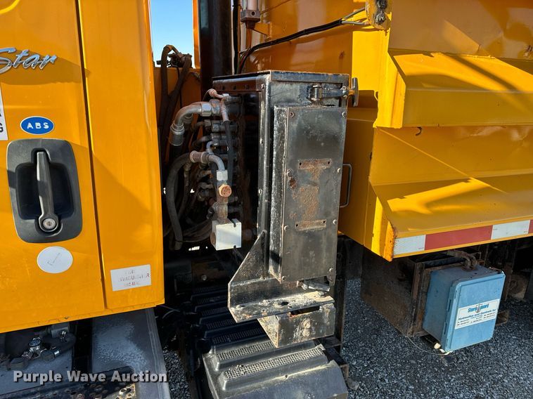 image for item NM9089 2011 International 7400 SFA  dump truck