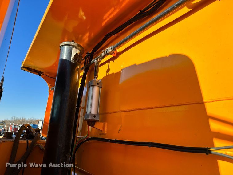 image for item NM9089 2011 International 7400 SFA  dump truck