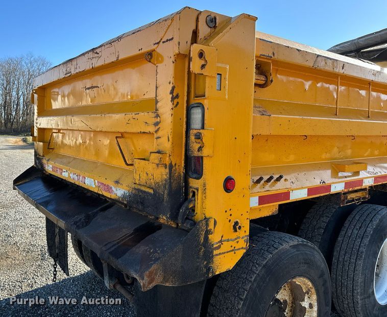 image for item NM9089 2011 International 7400 SFA  dump truck