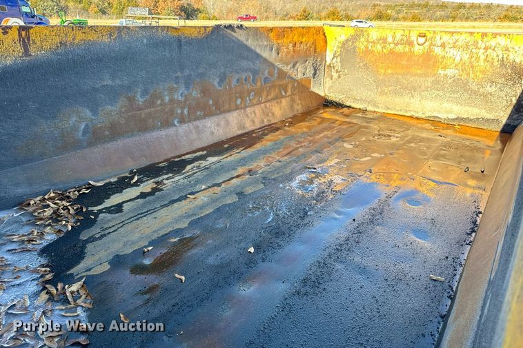 image for item NM9089 2011 International 7400 SFA  dump truck