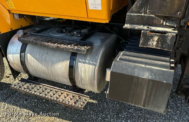 image for item NM9089 2011 International 7400 SFA  dump truck