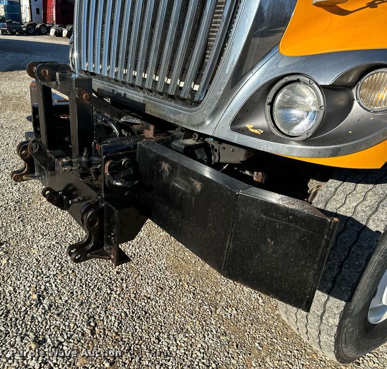 image for item NM9089 2011 International 7400 SFA  dump truck