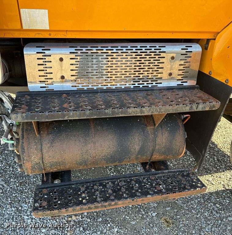 image for item NM9089 2011 International 7400 SFA  dump truck