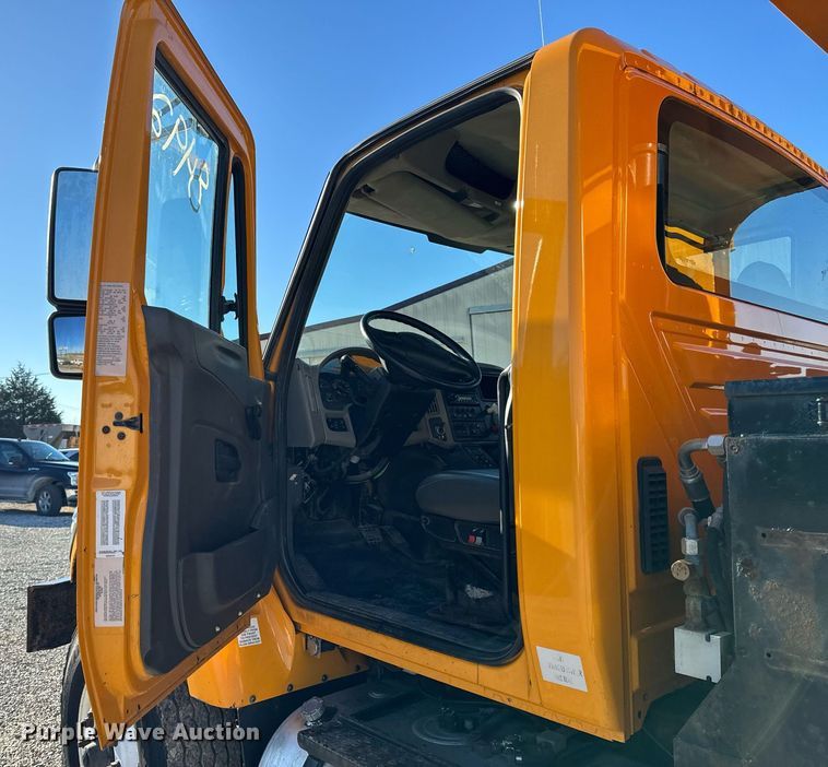 image for item NM9089 2011 International 7400 SFA  dump truck