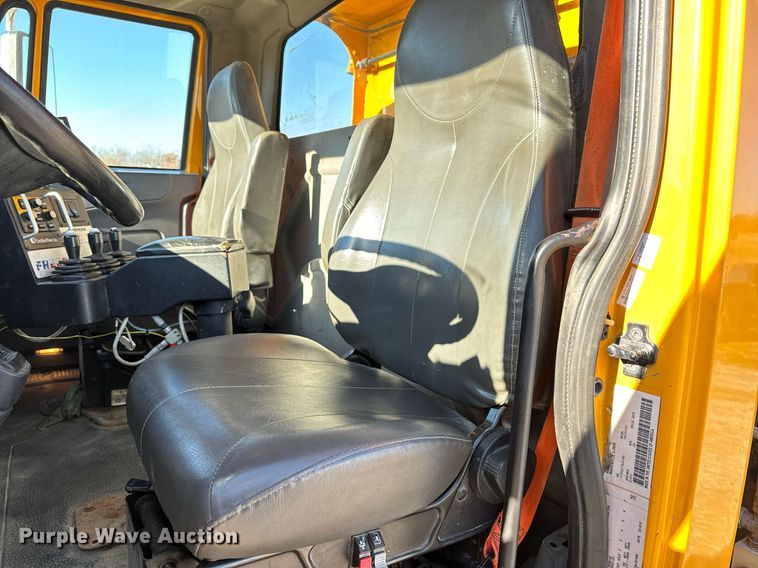 image for item NM9089 2011 International 7400 SFA  dump truck