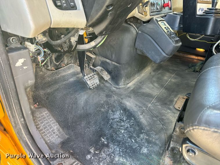 image for item NM9089 2011 International 7400 SFA  dump truck