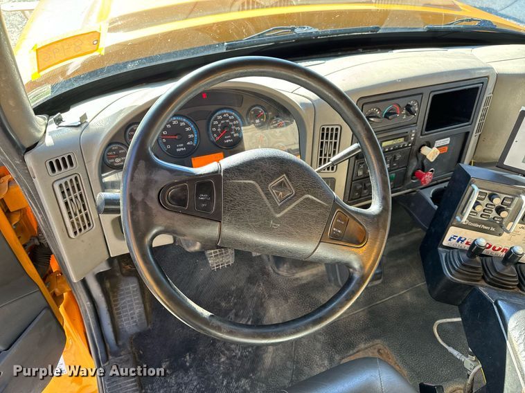 image for item NM9089 2011 International 7400 SFA  dump truck