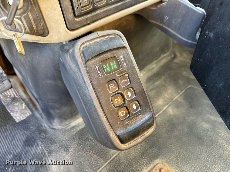 image for item NM9089 2011 International 7400 SFA  dump truck