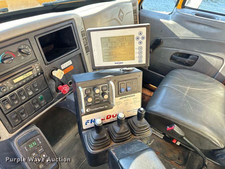 image for item NM9089 2011 International 7400 SFA  dump truck