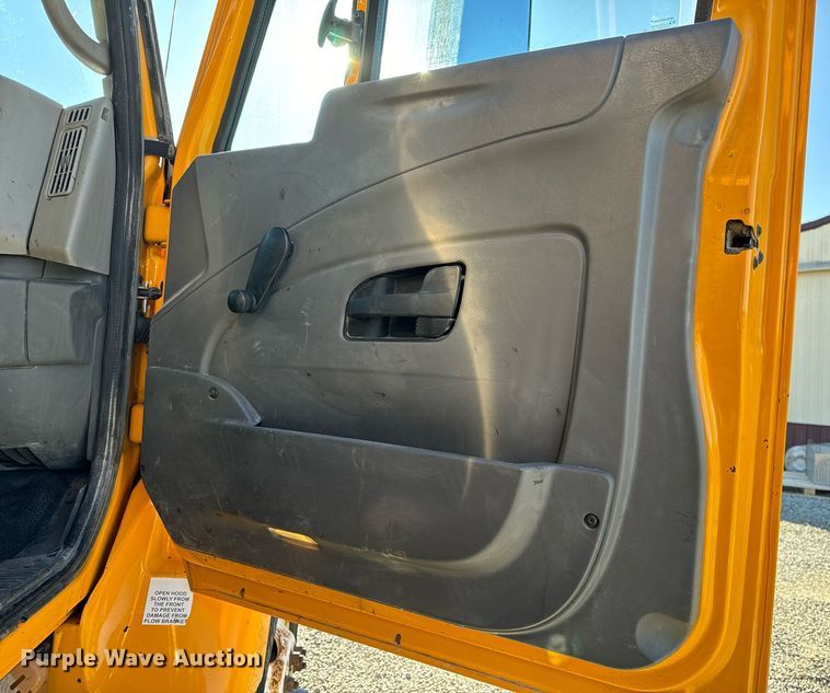 image for item NM9089 2011 International 7400 SFA  dump truck