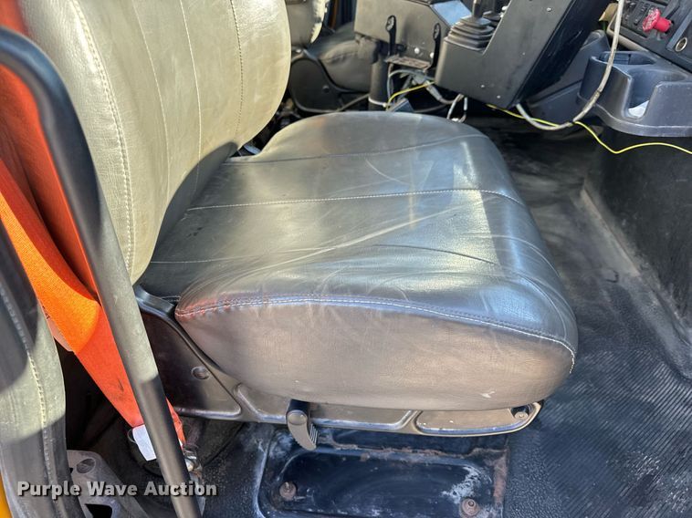 image for item NM9089 2011 International 7400 SFA  dump truck