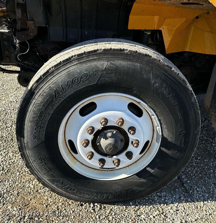 image for item NM9089 2011 International 7400 SFA  dump truck