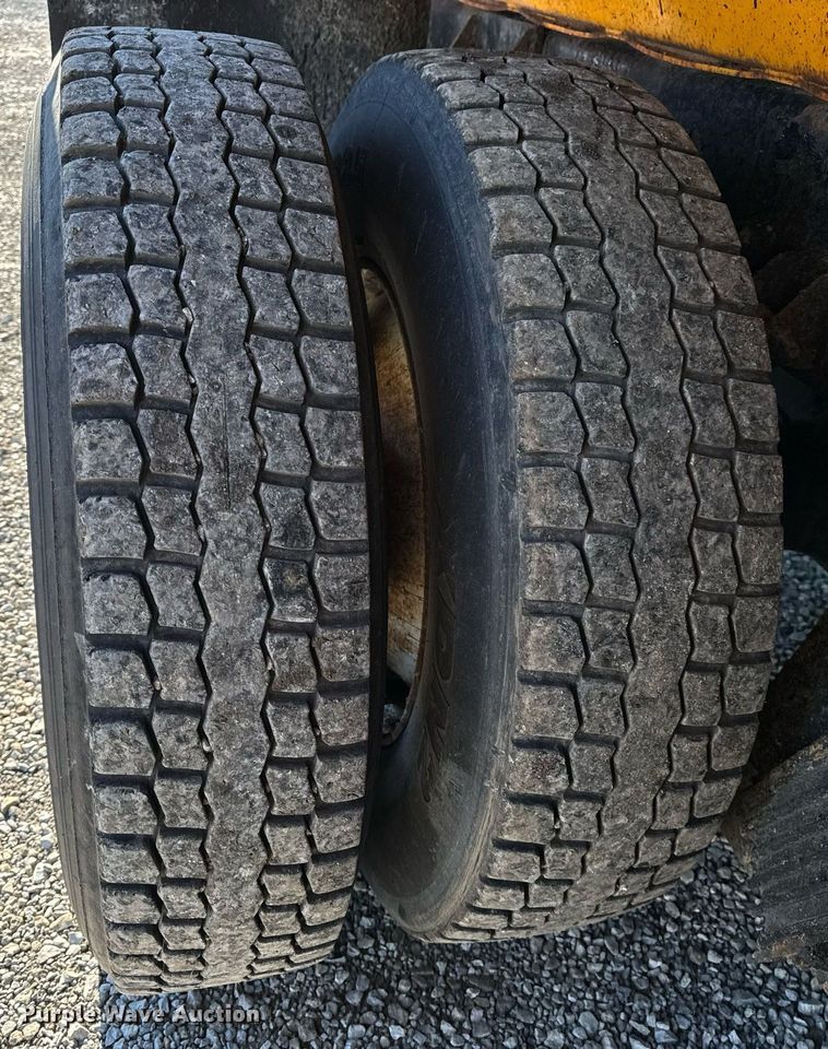 image for item NM9089 2011 International 7400 SFA  dump truck