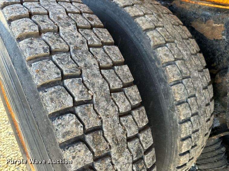 image for item NM9089 2011 International 7400 SFA  dump truck