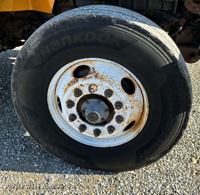 image for item NM9089 2011 International 7400 SFA  dump truck