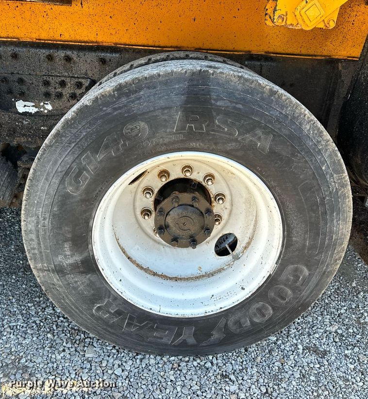 image for item NM9089 2011 International 7400 SFA  dump truck