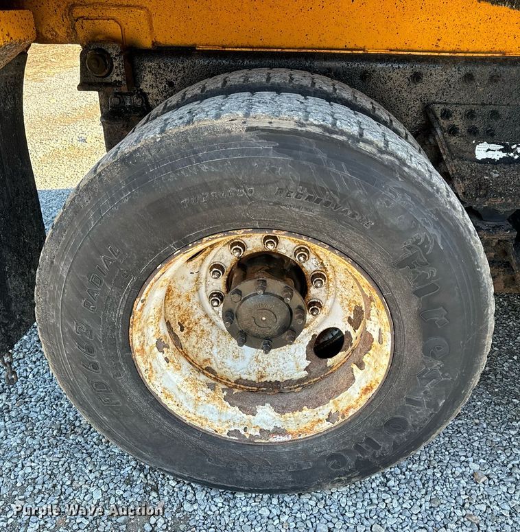 image for item NM9089 2011 International 7400 SFA  dump truck