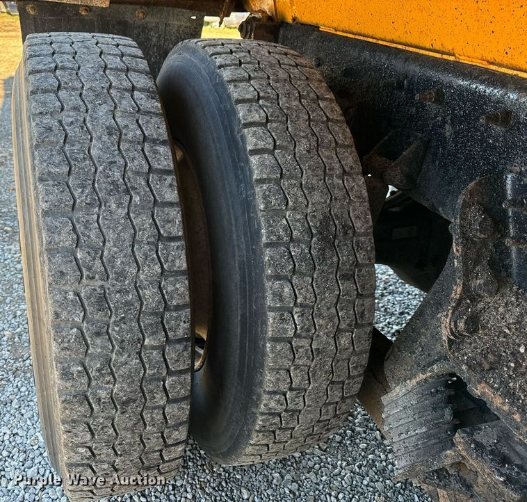 image for item NM9089 2011 International 7400 SFA  dump truck