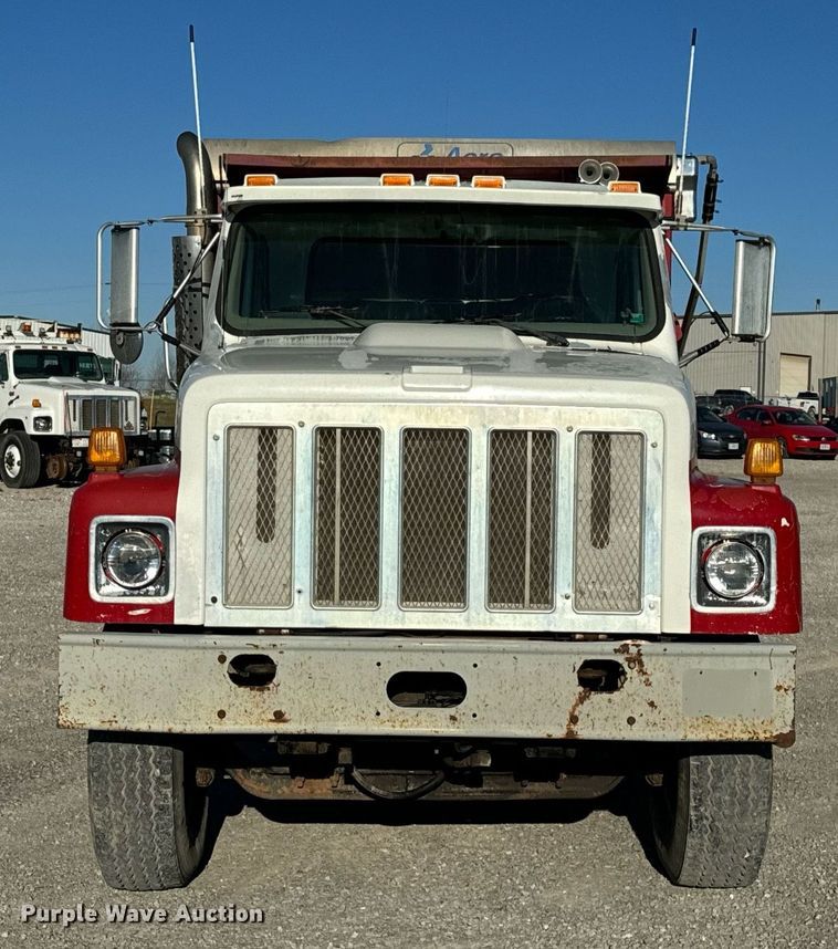 image for item NM9097 2002 International 2554  dump truck