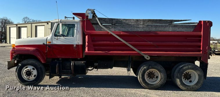 image for item NM9097 2002 International 2554  dump truck