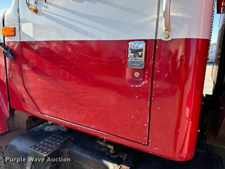 image for item NM9097 2002 International 2554  dump truck