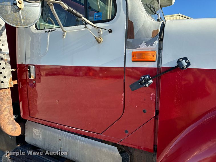 image for item NM9097 2002 International 2554  dump truck