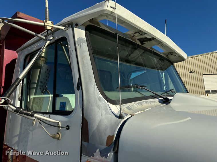 image for item NM9097 2002 International 2554  dump truck